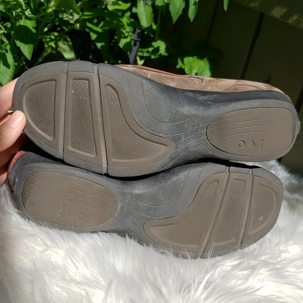 Privo by Clarks brown suede mary janes -8M